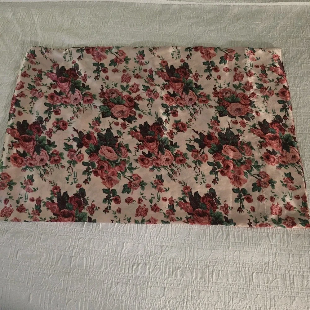 Betsey Johnson Floral Rose Pillowcase Pink Burgundy Cottagecore Shabby Chic 1pc